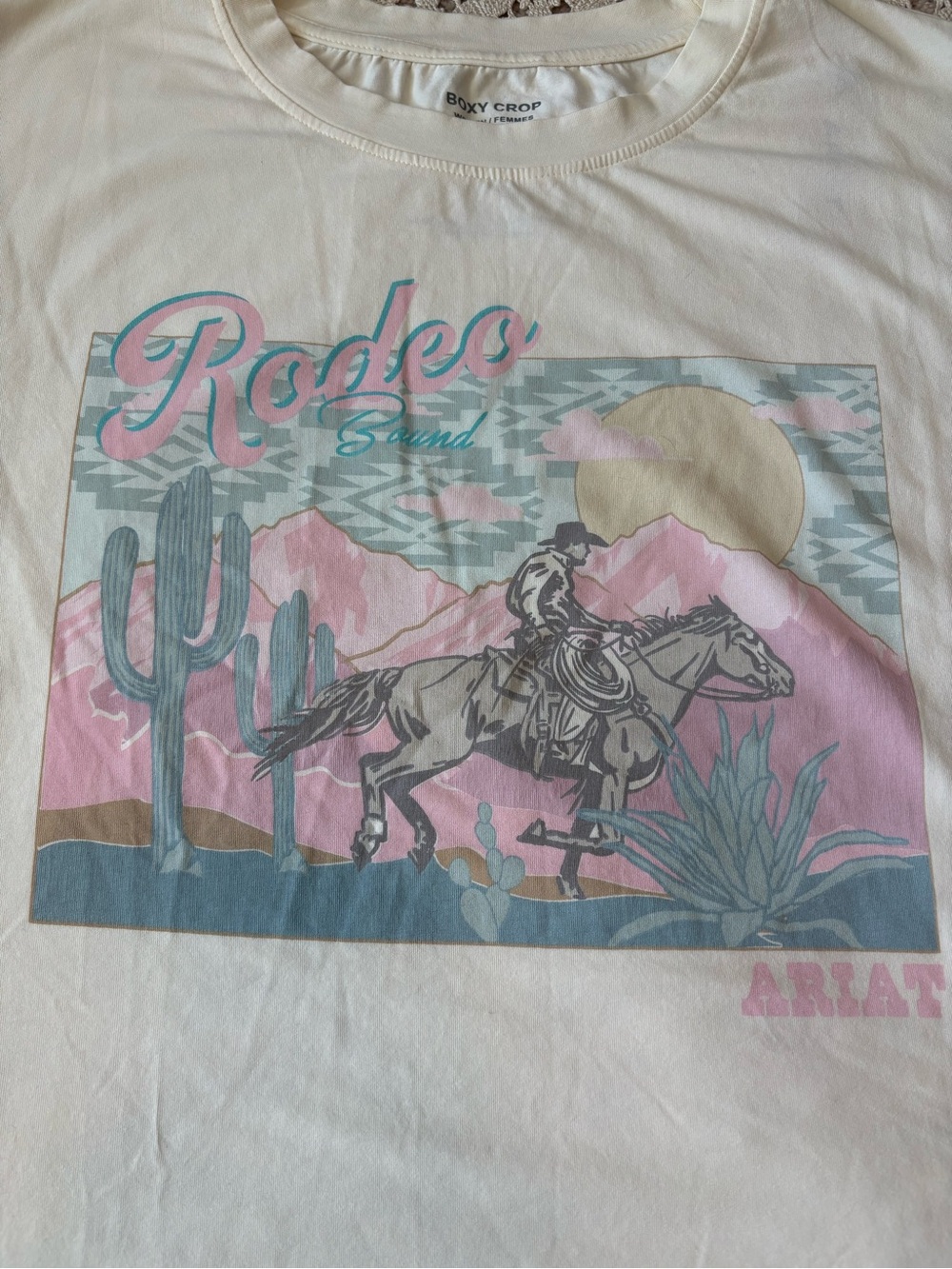 Ariat Women’s Rodeo Bound Short Sleeve Boxy Fit Crop Tee Size Medium NWT - Picture 2 of 9